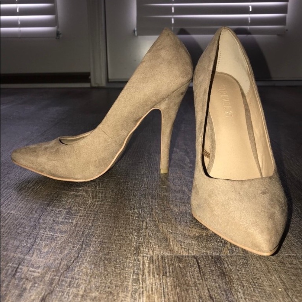 Beige/Taupe Suede Heels Forever 21 Size 7.5